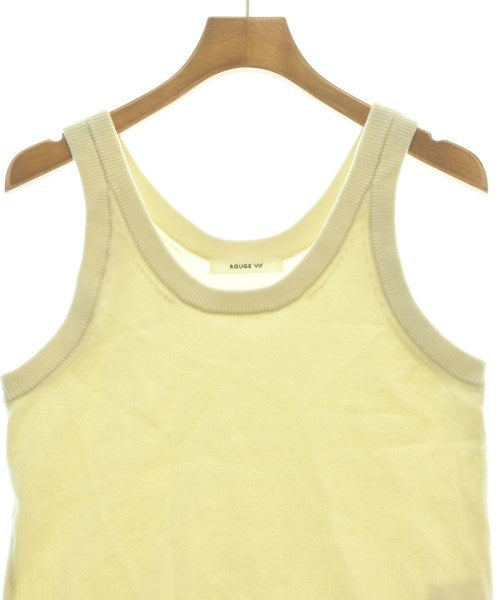 Rouge vif Tank tops