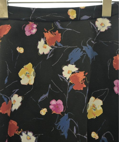 QUEENS COURT Knee length skirts