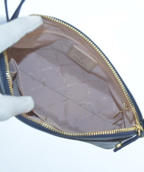 Samantha Thavasa Shoulder bags