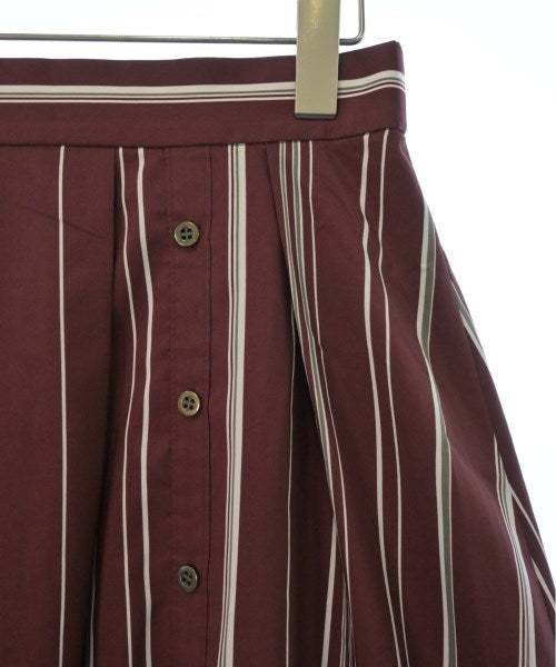 UNTITLED Knee length skirts