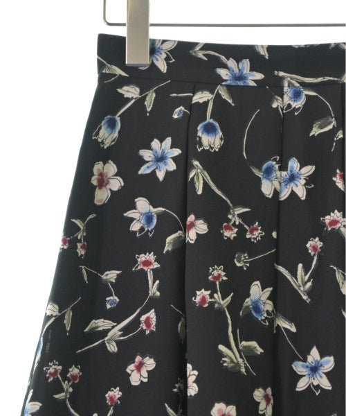 UNTITLED Knee length skirts