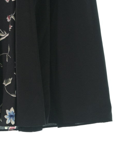 UNTITLED Knee length skirts