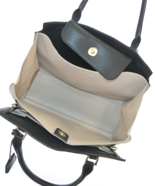 UNTITLED Shoulder bags