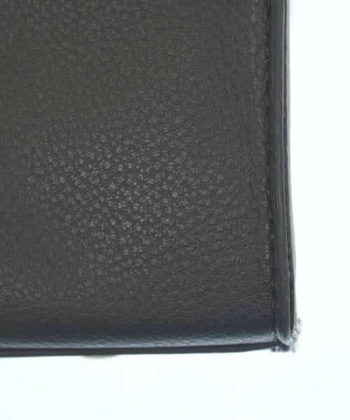 UNTITLED Shoulder bags