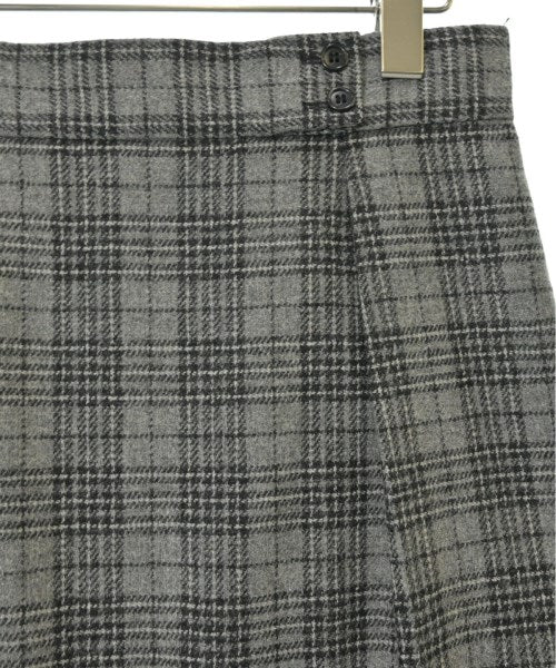 UNTITLED Knee length skirts