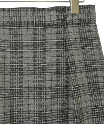 UNTITLED Knee length skirts