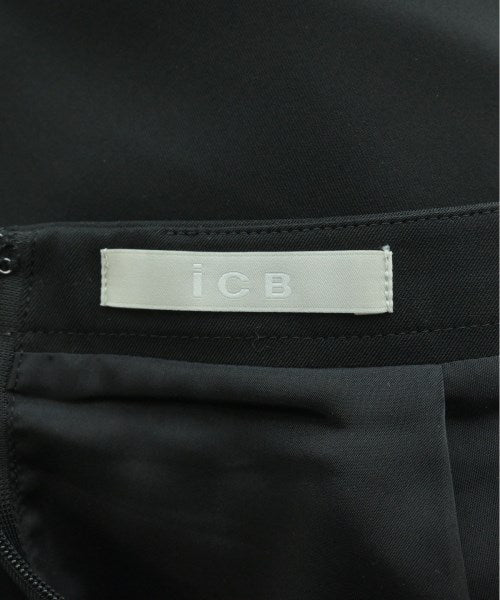 I C B Knee length skirts