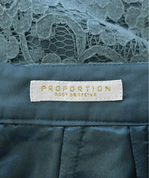 PROPORTION BODY DRESSING Knee length skirts