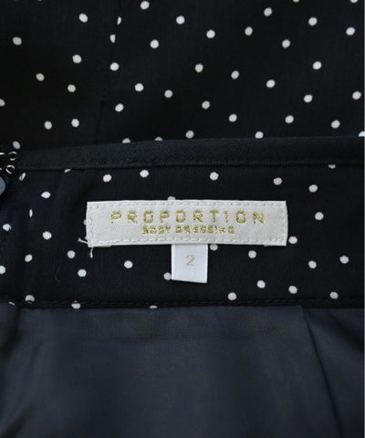 PROPORTION BODY DRESSING Knee length skirts