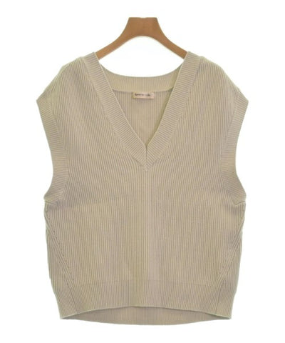Apuweiser-riche Vests