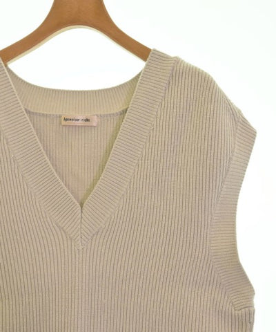 Apuweiser-riche Vests