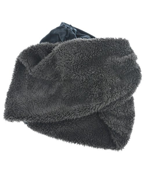 TROVE Winter scarves