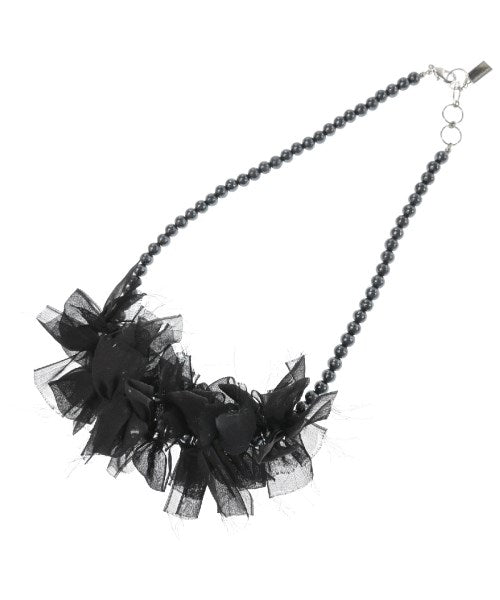 petite robe noire Necklaces