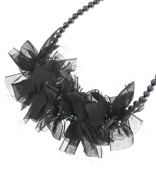 petite robe noire Necklaces