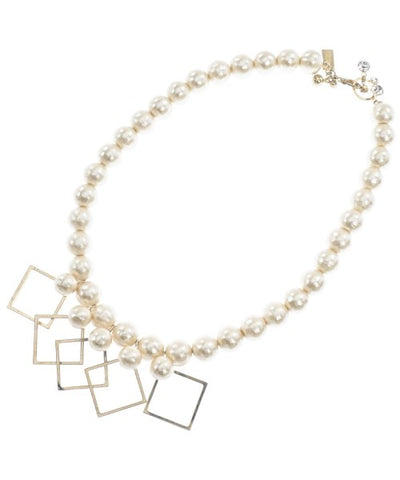 petite robe noire Necklaces