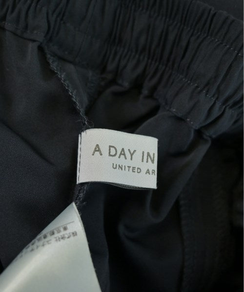 a day in the life UNITED ARROWS Knee length skirts