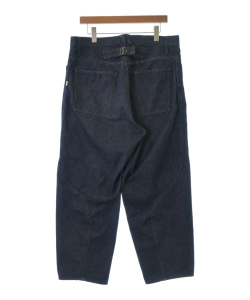 ESSAY Jeans