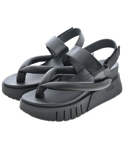 UN3D. Sandals
