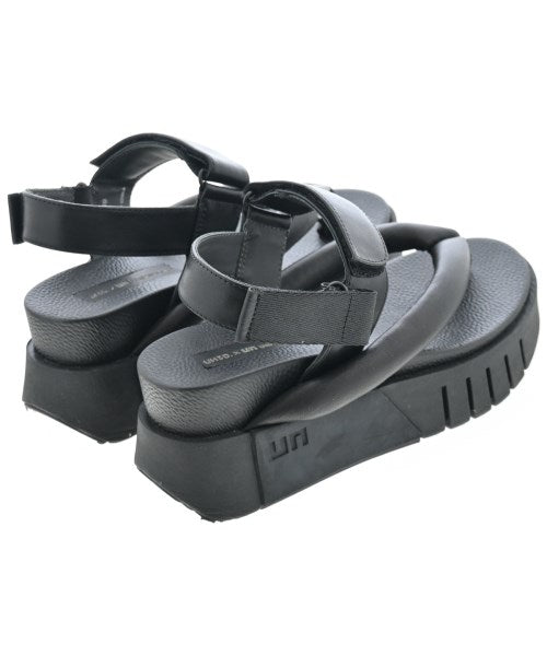 UN3D. Sandals