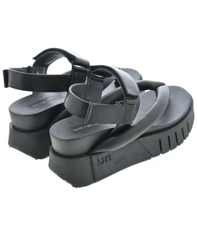 UN3D. Sandals