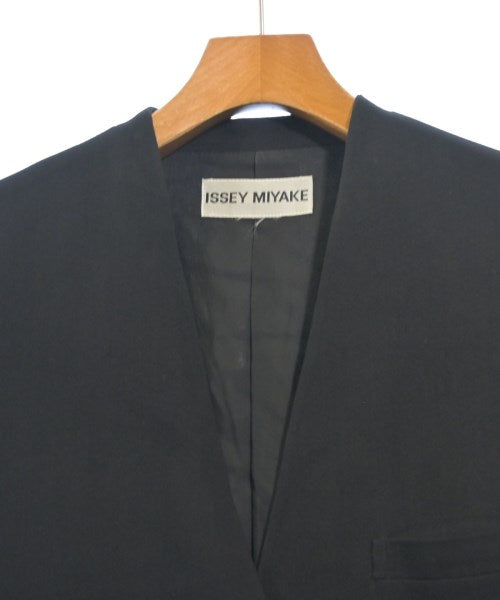 ISSEY MIYAKE Collarless jackets