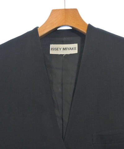 ISSEY MIYAKE Collarless jackets