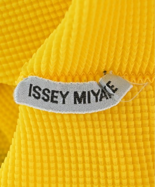 ISSEY MIYAKE Casual shirts