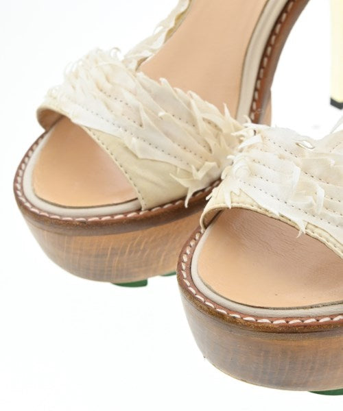 UNDER COVER Pumps/Heels