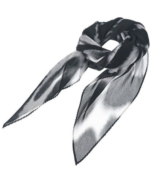 Me ISSEY MIYAKE Stoles