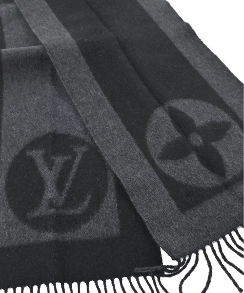 LOUIS VUITTON Winter scarves