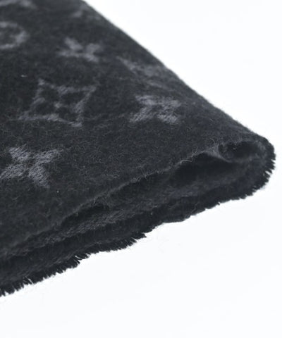 LOUIS VUITTON Winter scarves