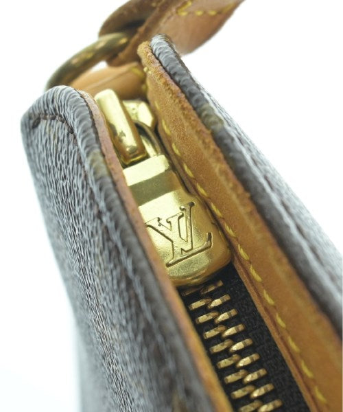 LOUIS VUITTON Shoulder bags