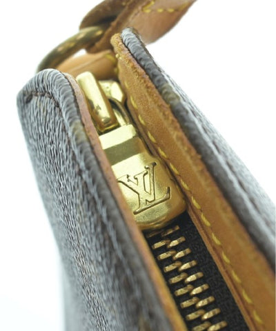 LOUIS VUITTON Shoulder bags