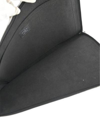 LOUIS VUITTON Clutches