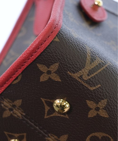 LOUIS VUITTON Shoulder bags