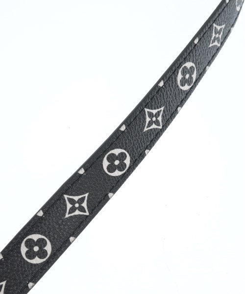 LOUIS VUITTON Shoulder bags