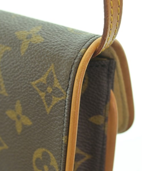 LOUIS VUITTON Shoulder bags