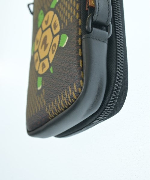 LOUIS VUITTON Shoulder bags