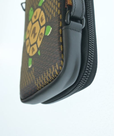 LOUIS VUITTON Shoulder bags