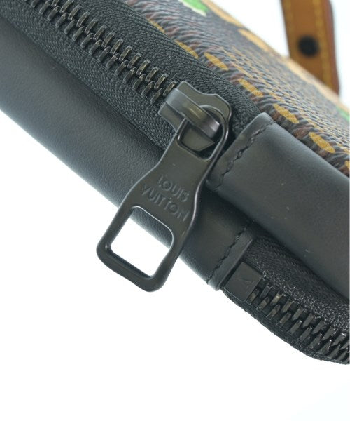 LOUIS VUITTON Shoulder bags