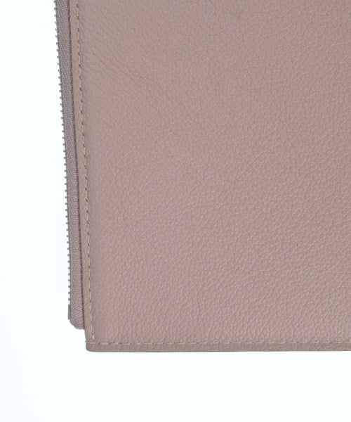 LOUIS VUITTON Clutches