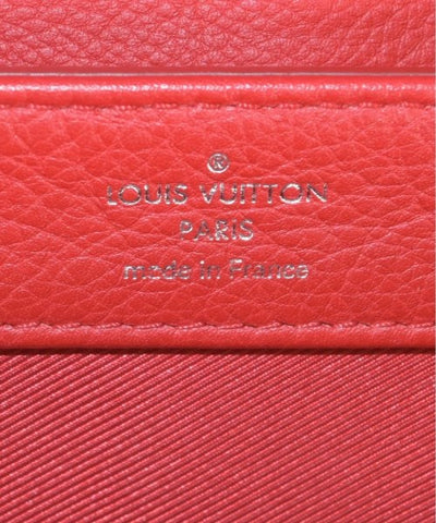 LOUIS VUITTON Shoulder bags