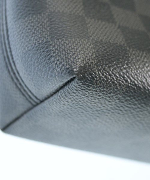 LOUIS VUITTON Shoulder bags