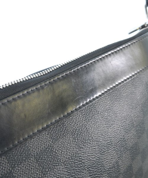 LOUIS VUITTON Shoulder bags