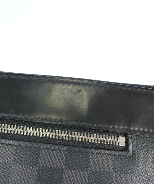 LOUIS VUITTON Shoulder bags