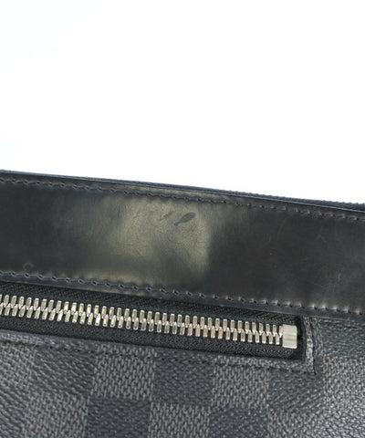 LOUIS VUITTON Shoulder bags