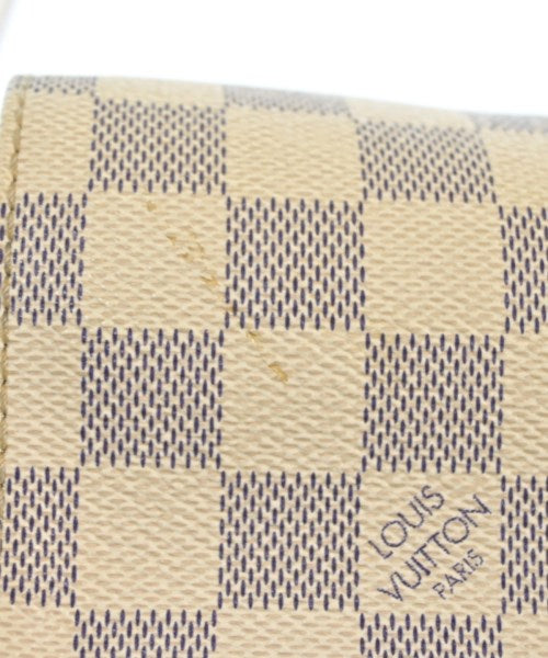 LOUIS VUITTON Shoulder bags