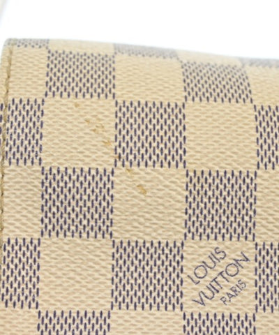 LOUIS VUITTON Shoulder bags