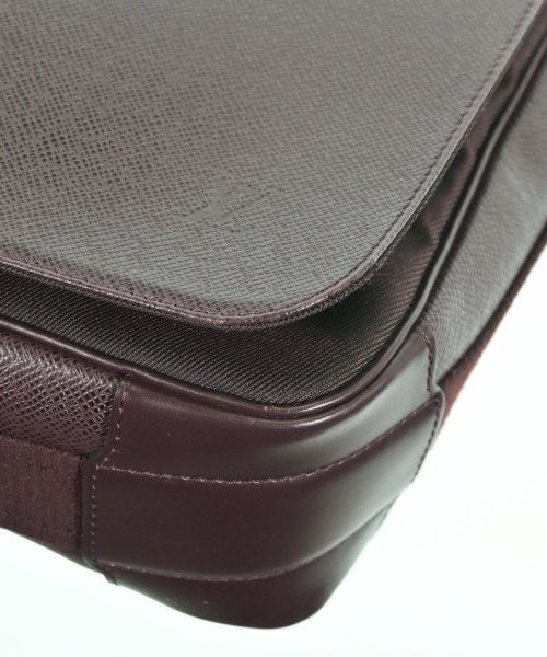 LOUIS VUITTON Shoulder bags