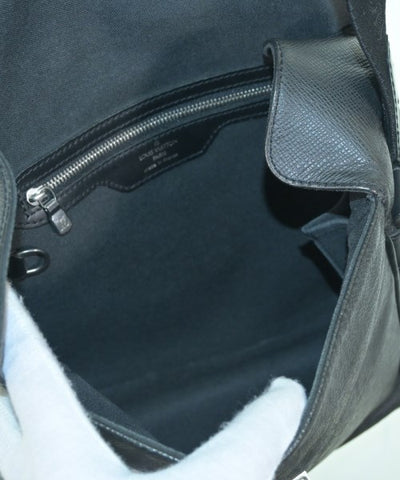 LOUIS VUITTON Shoulder bags